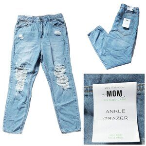 𝅺nwt HIGH WAISTED DISTRESSED MOM LIGHTWASH DENIM